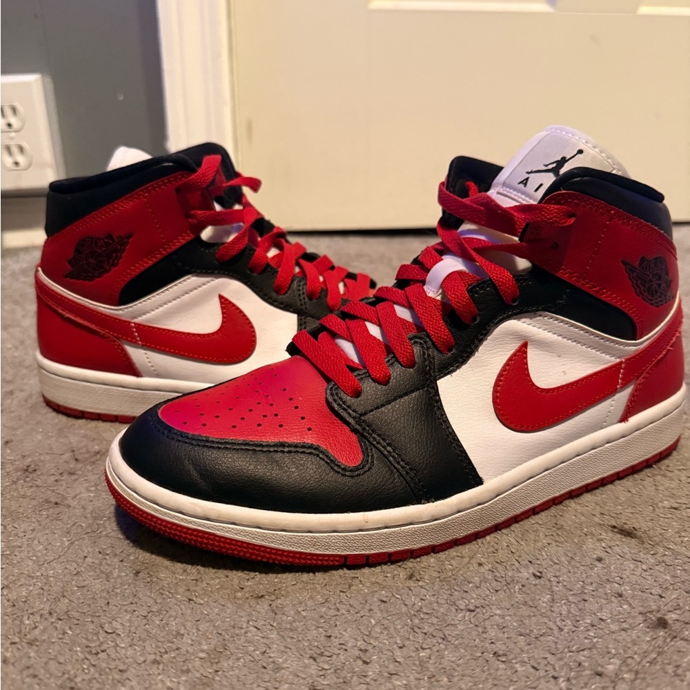 Nike Women’s Air jordan 1 size 9.5
